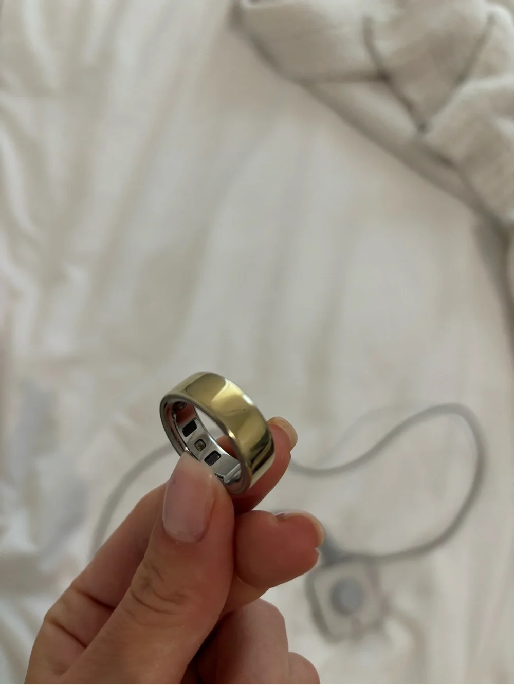 Oura Ring 4 Size 8 Charger and Gold Oura Ring 4